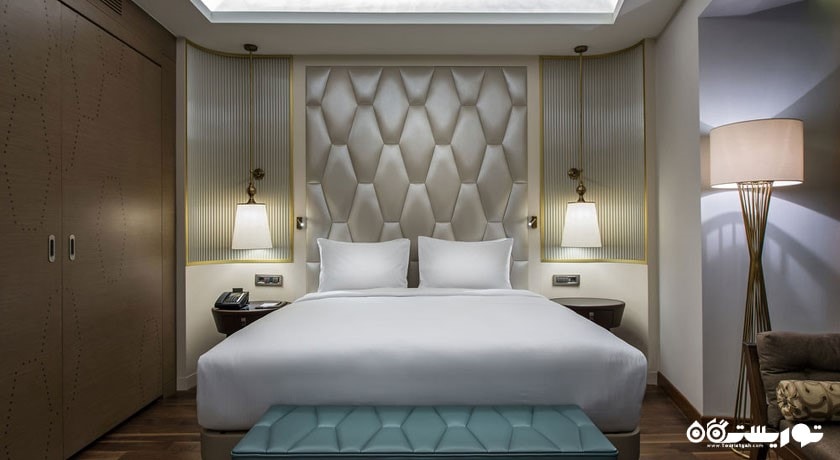 تخت بزرگ آپارتمان تک خوابه